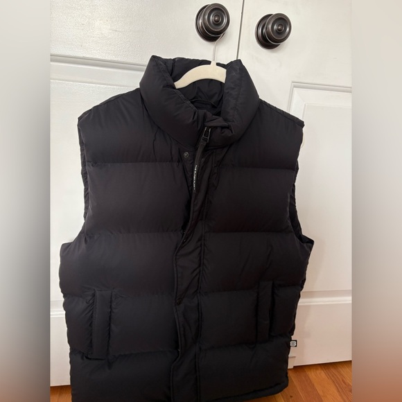 Aritzia women’s Superpuff vest - Picture 1 of 7
